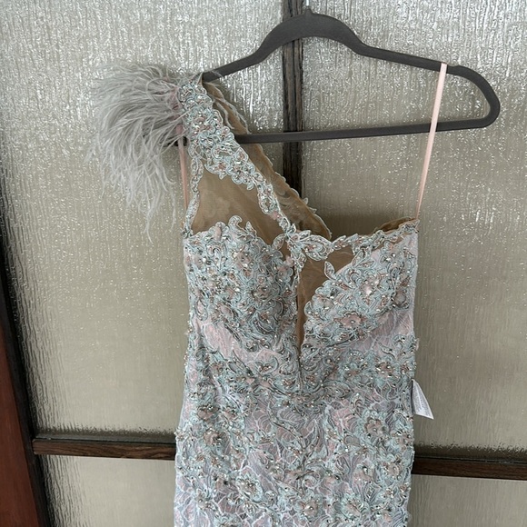 MAC DUGGAL 79264 EMBROIDERED FEATHERED ONE SHOULDER CRYSTAL BLUE GOWN 10NEW $998 - Picture 11 of 17